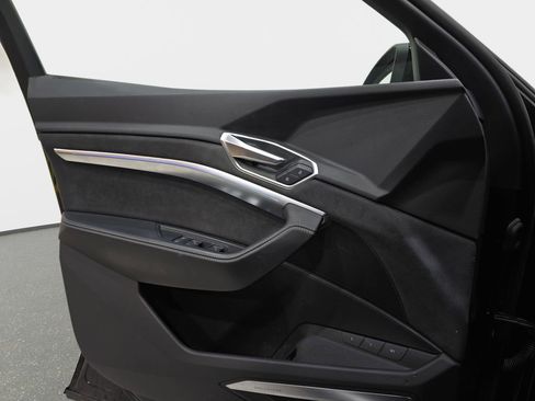 Used 2023 Audi e-tron Chronos w/ Chronos Package image 28