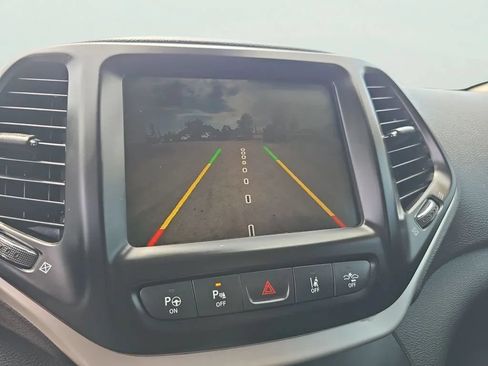 Used 2014 Jeep Cherokee Trailhawk w/ Technology Group AWD/4WD image 25