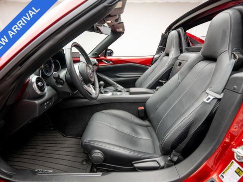 Used 2024 MAZDA MX-5 Miata RF Grand Touring RWD image 10