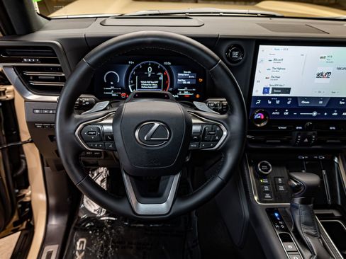 Used 2026 Lexus GX 550 w/ Accessory Package (CT) image 19