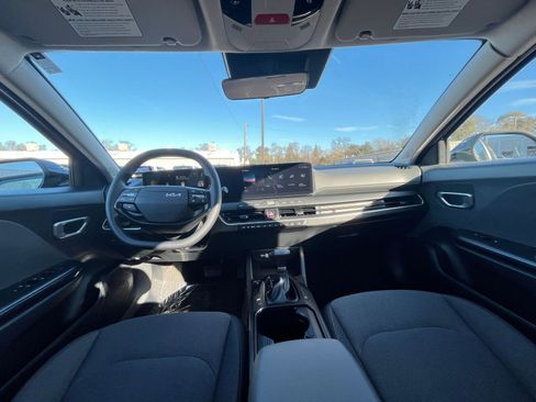 Used 2025 Kia K4 LXS image 32