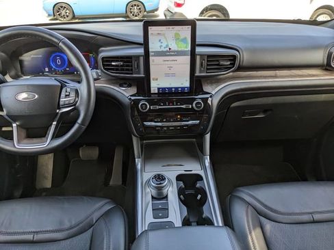 Certified 2023 Ford Explorer Platinum w/ Technology Package image 17