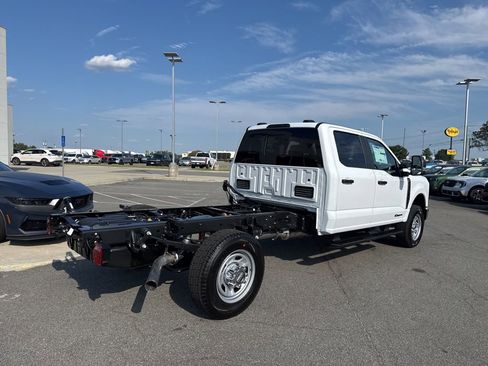 New 2026 Ford F350 XL w/ XL Chrome Package image 3