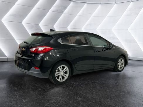 Used 2017 Chevrolet Cruze LT image 4