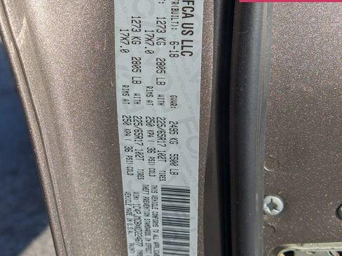 Used 2019 Jeep Cherokee Latitude w/ Cold Weather Group image 23