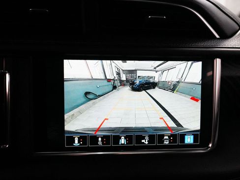 Used 2023 GMC Yukon Denali AWD/4WD image 18