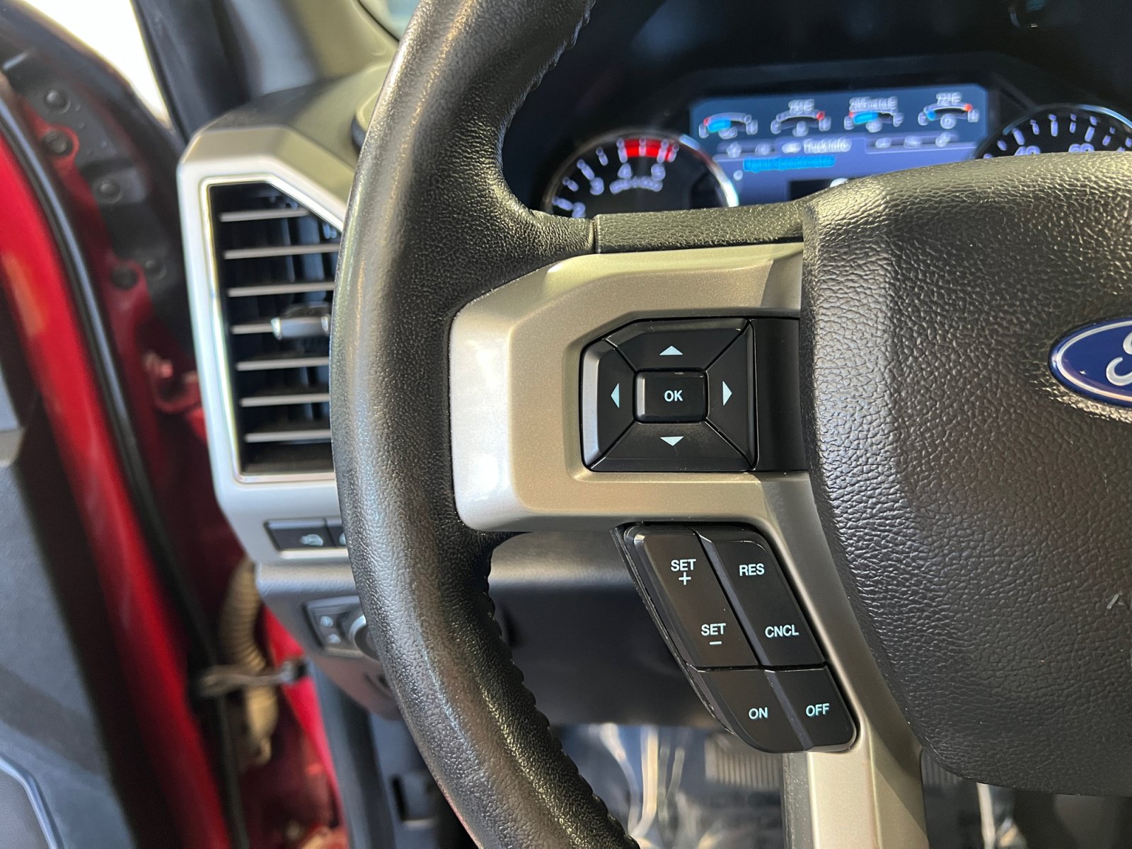 Used 2020 Ford F350 Lariat AWD/4WD image 13