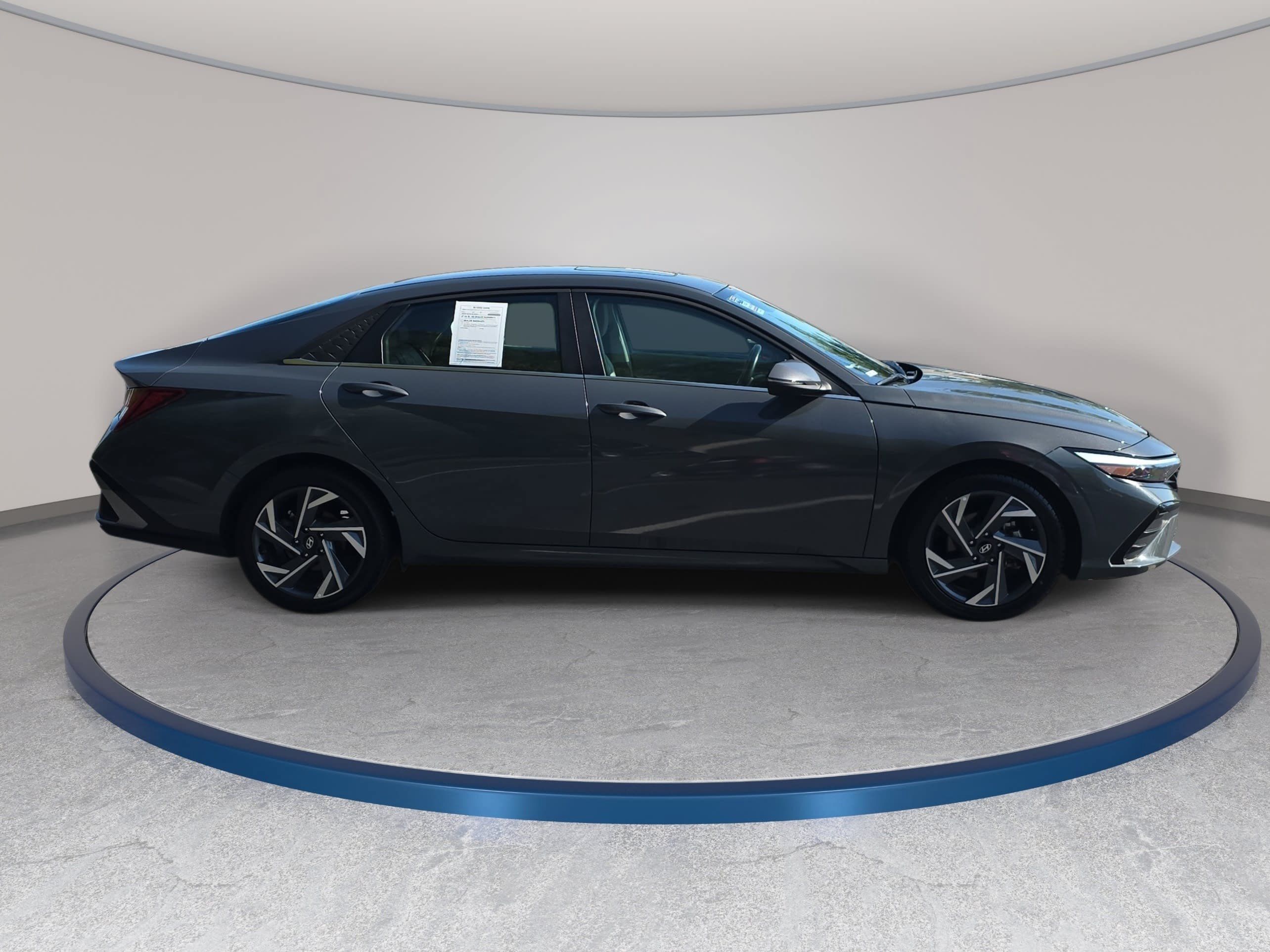 Used 2025 Hyundai Elantra Limited FWD image 4