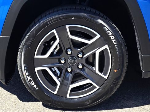 New 2026 Jeep Cherokee Laredo image 9