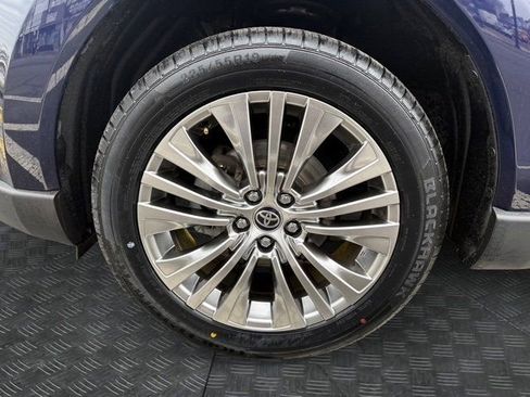 Used 2022 Toyota Venza Limited w/ Advanced Technology Package image 9