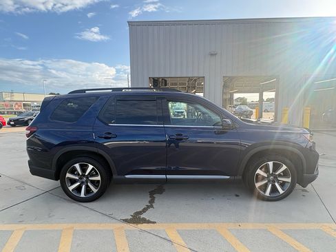 Certified 2025 Honda Pilot Touring image 9