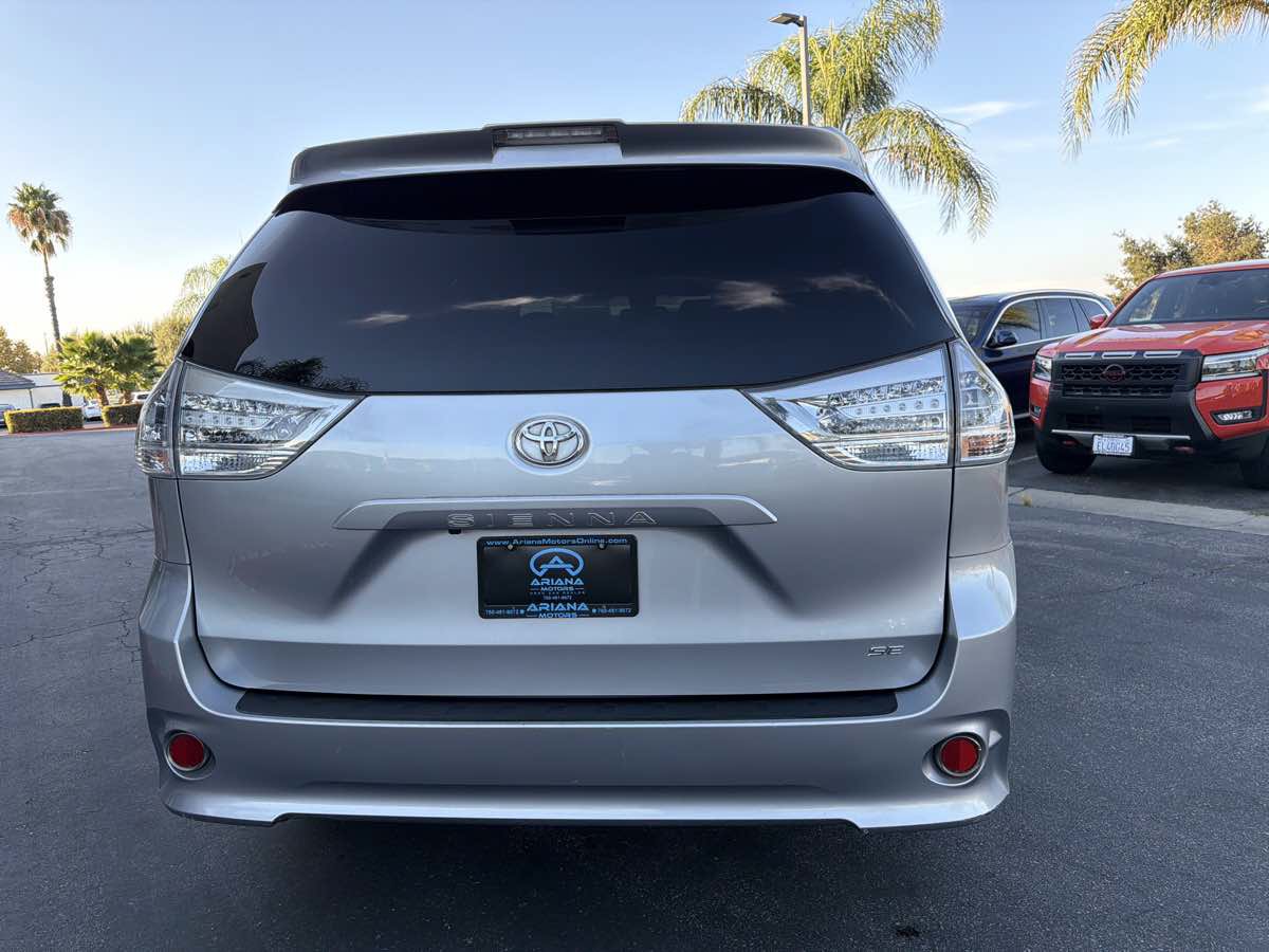 Used 2018 Toyota Sienna SE FWD image 15