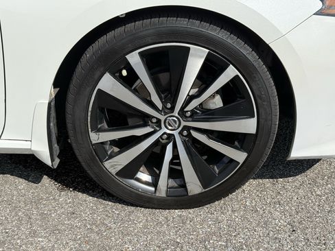 Used 2020 Nissan Altima 2.0 Platinum FWD image 12