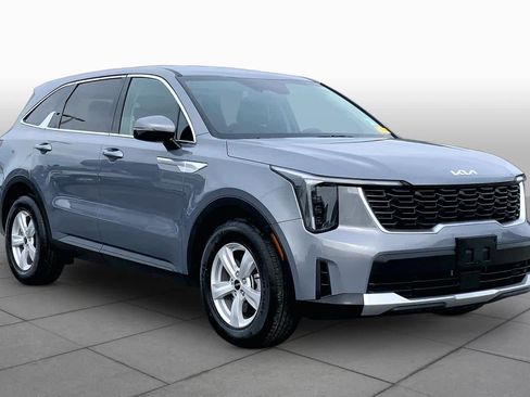 Used 2025 Kia Sorento LX FWD image 3