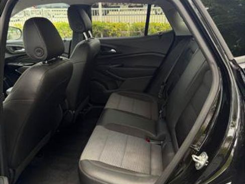 Used 2025 Chevrolet Trax LT FWD image 17