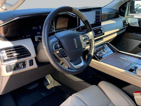 Used 2024 Lincoln Navigator Reserve AWD/4WD image 18