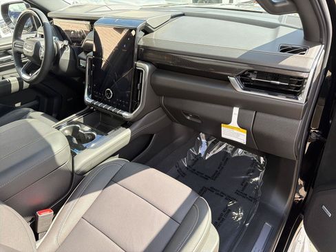 New 2026 GMC Yukon XL Elevation w/ Elevation Premium Package RWD image 32
