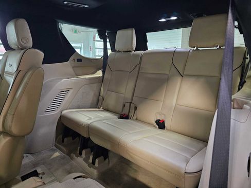 Used 2023 Cadillac Escalade Premium Luxury w/ Performance Package AWD/4WD image 20