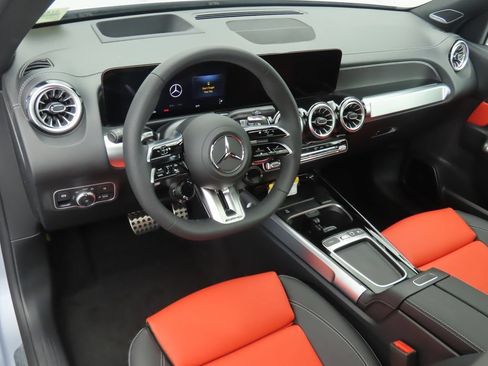 Used 2026 Mercedes-Benz GLB 35 AMG 4MATIC image 10