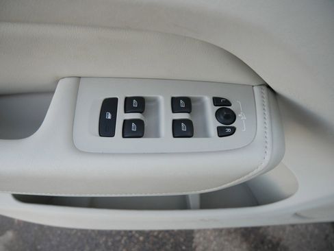 Certified 2023 Volvo XC60 T8 Core image 14