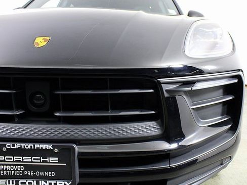 Certified 2025 Porsche Macan image 11