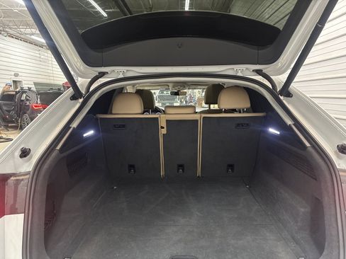 Used 2019 Audi Q8 Prestige w/ Luxury Package image 35