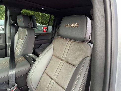 New 2026 Chevrolet Suburban High Country AWD/4WD image 18