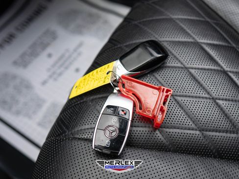 Used 2018 Mercedes-Benz S 560 4MATIC Sedan w/ Premium Package image 60