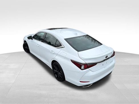 Used 2022 Lexus ES 350 F Sport image 4
