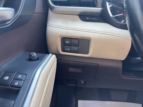 Used 2022 Toyota Highlander XLE AWD/4WD image 17