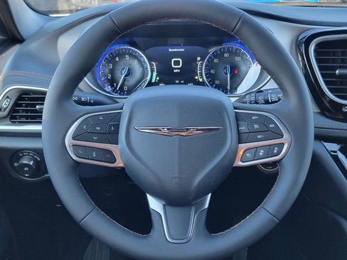 New 2026 Chrysler Pacifica Pinnacle AWD/4WD image 32