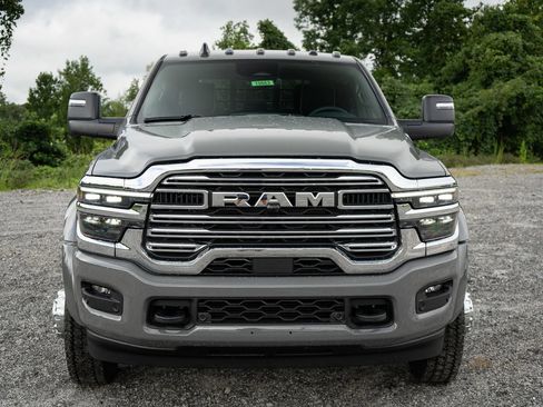 New 2026 RAM 4500 4x4 Crew Cab DRW w/ Laramie Trim Package image 8