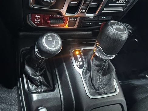 Used 2025 Jeep Wrangler Unlimited Sport AWD/4WD image 23