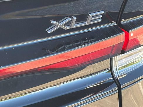 Used 2024 Toyota Prius XLE AWD/4WD image 7