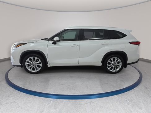 Used 2023 Toyota Highlander Limited FWD image 8