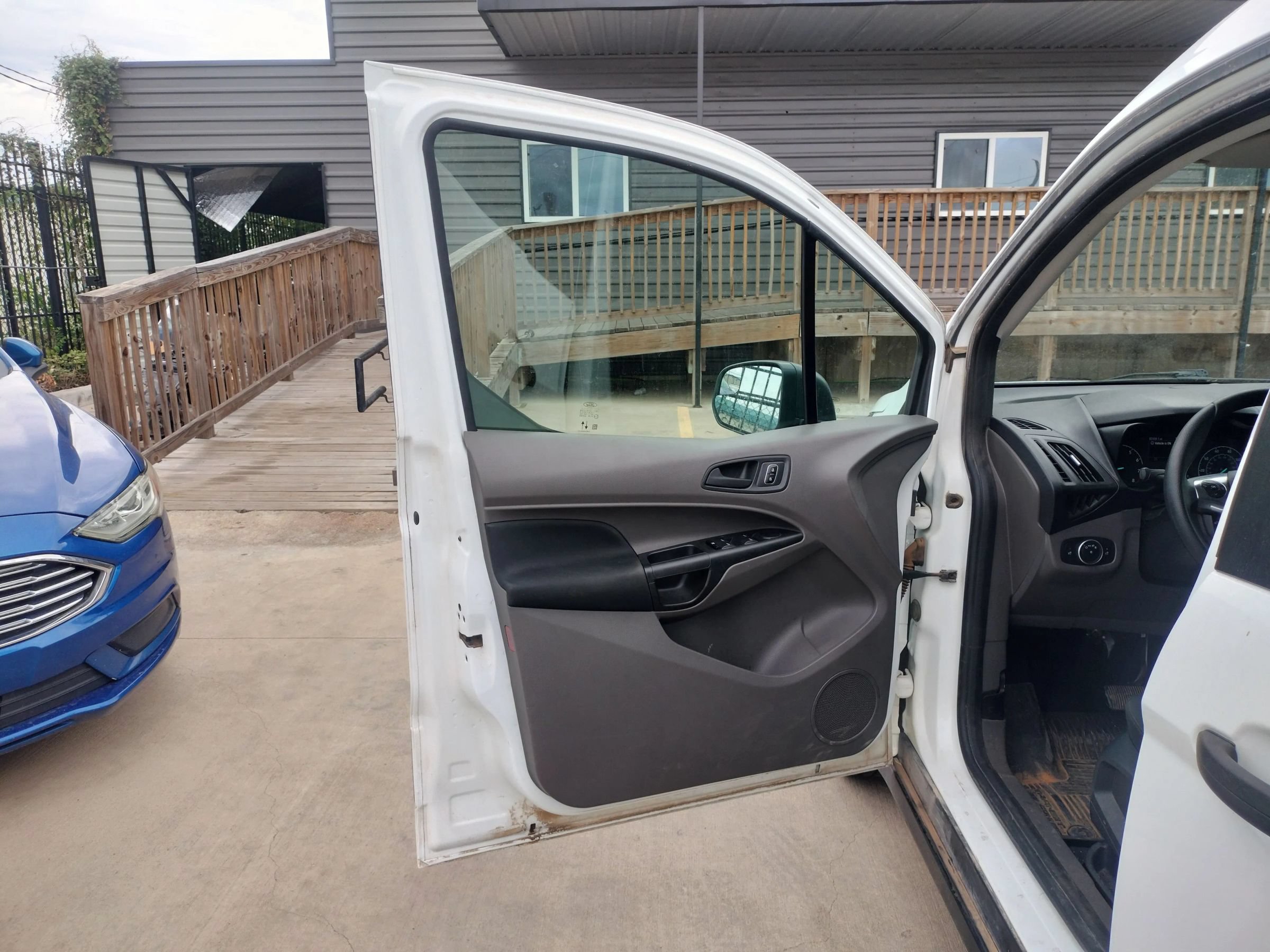 Used 2022 Ford Transit Connect XL FWD image 16