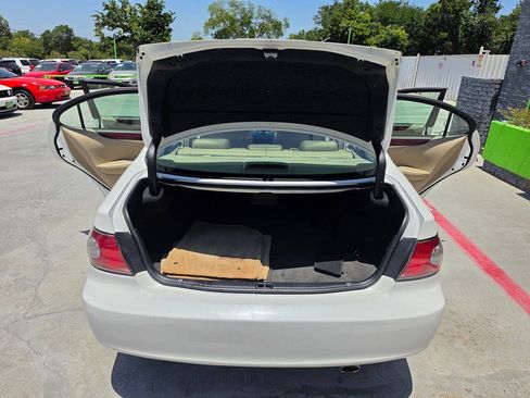 Used 2002 Lexus ES 330 w/ Premium Pkg FWD image 27