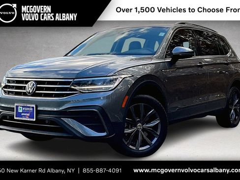 Used 2022 Volkswagen Tiguan SE image 1
