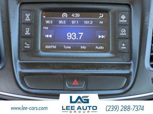 Used 2016 Chrysler 200 Limited FWD image 14