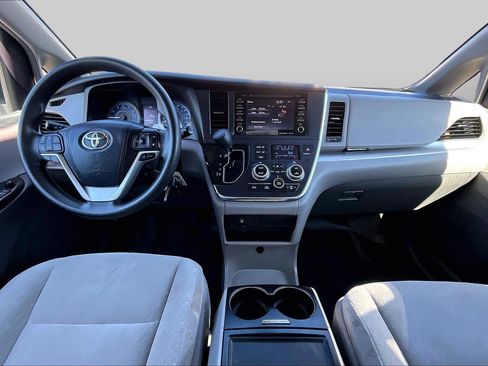 Used 2018 Toyota Sienna LE AWD/4WD image 11