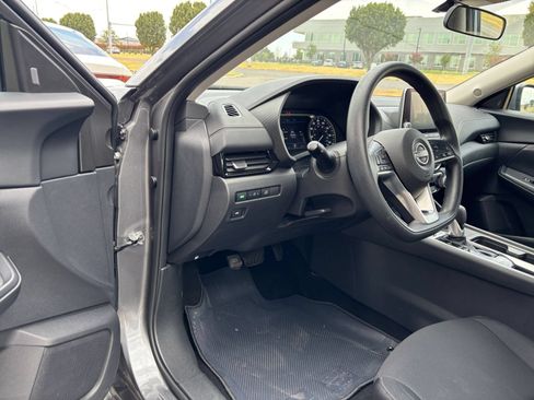 Used 2025 Nissan Sentra SV FWD image 27