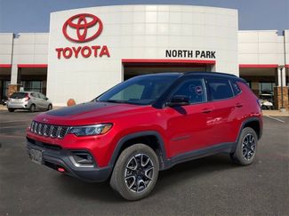 Used 2025 Jeep Compass Trailhawk video 1