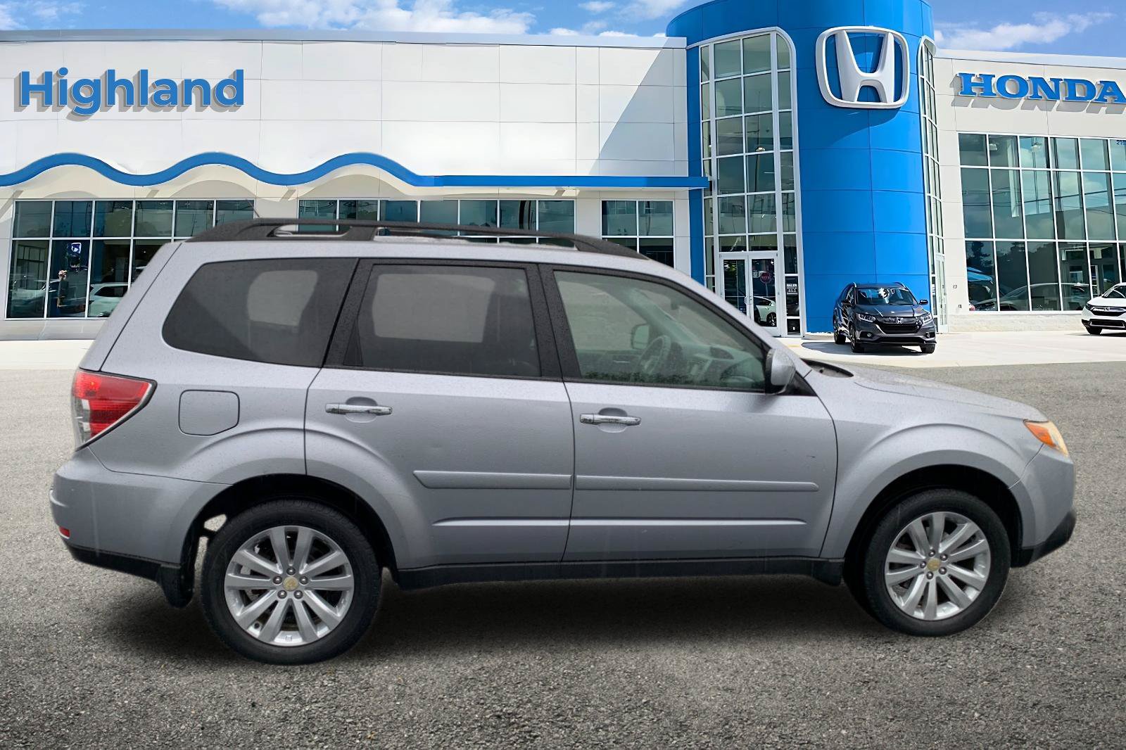 Used 2012 Subaru Forester 2.5X Limited AWD/4WD image 6