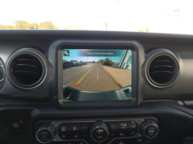 Used 2023 Jeep Gladiator Sport AWD/4WD image 17