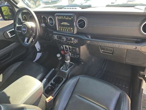 Used 2022 Jeep Wrangler Unlimited Rubicon 4xe AWD/4WD image 11