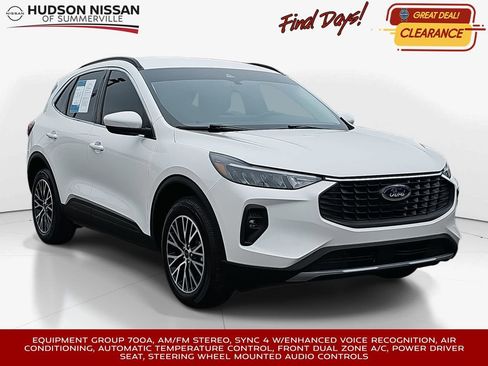 Used 2025 Ford Escape SE image 1