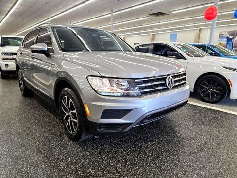 Used 2021 Volkswagen Tiguan SE w/ Panoramic Sunroof Package image 3