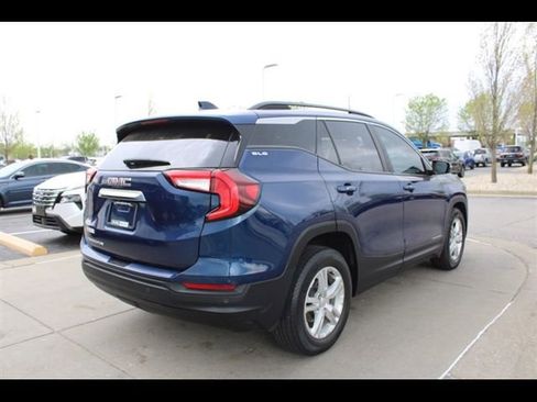 Used 2022 GMC Terrain SLE w/ Driver Convenience Package FWD image 7