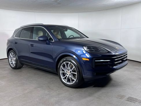 Certified 2025 Porsche Cayenne AWD/4WD image 9
