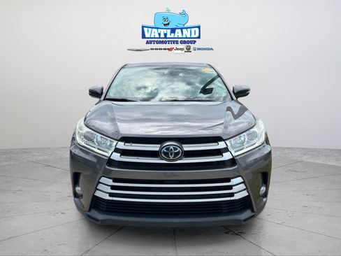 Used 2019 Toyota Highlander Plus FWD image 8